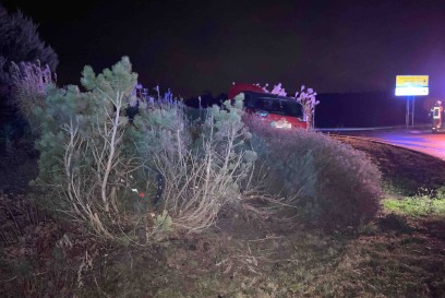 Rutesheim: Opelfahrer verliert Kontrolle ueber Fahrzeug und landet im Kreisverkehr 