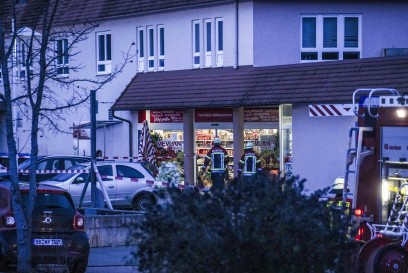 Weil der Stadt: Unbekannter Geruch fuehrt zu laengerem Feuerwehreinsatz im Einkaufscenter