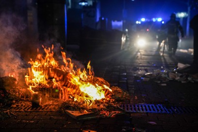 Plochingen: Brand mehrerer Feuerwerksbatterien an Papiermuelltonnen