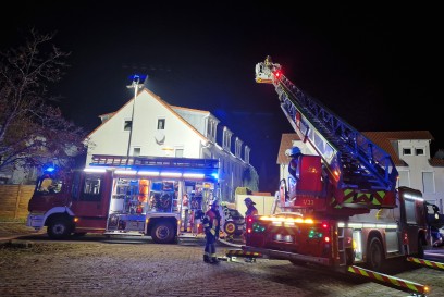 Nufringen: Hecke brennt an Gebaeude 