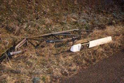 Faurndau: Polo kommt von der Strasse ab, ueberschlaegt sich und kommt auf dem Dach zum Stehen