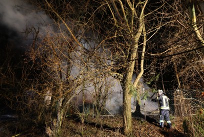 Suessen: Vollbrand einer Scheune am Ortsausgang Suessen Richtung Gruenen Berg 