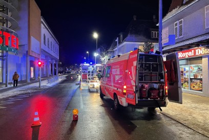 Sindelfingen: Brand in einem Leerstehenden Gebaeude haelt die Feuerwehr ueber Stunden im Einsatz  