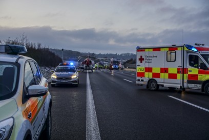 Rutesheim: Schwerer Unfall mit mehreren Verletzten auf der Autobahn
