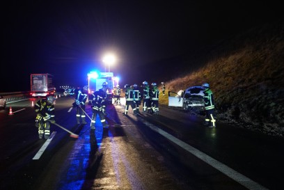 Holzmaden: Schwerer Verkehrsunfall auf der A8 - Zwei verletzte Personen