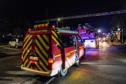 Reichenbach a.d. Fils: Schuppen brennt - Brandstiftung? - Polizei sucht mit Grossaufgebot und Polizeihubschrauber