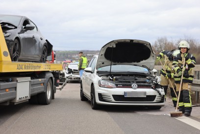 Wendlingen: Verkehrsunfall mit 5 Fahrzeugen auf der A8 bei Wendlingen