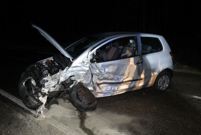 Schlat: 2 PKW kollidieren frontal. Mind. 2 Verletzte