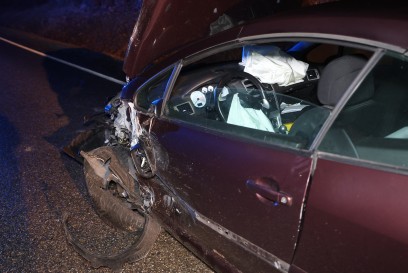 Schlat: 2 PKW kollidieren frontal. Mind. 2 Verletzte