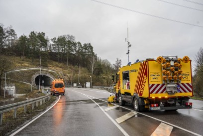 Grafenau-Daetzingen: Laengere Oelspur fuehrt zur Sperrung vom Darmsheimer Tunnel