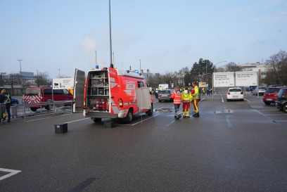 Sindelfingen: Gaskartusche in Muellpresse sorgt fuer Gasalarm im Ikea