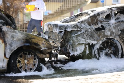 Goeppingen_PKWs brennen nach Verlehrsunfall fast komplett aus