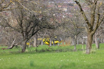 Weilheim: Kastenwagen rutsch Abhang hinunter und ueberschlaegt sich - 2 Verletzte 