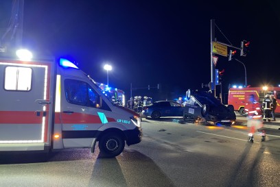 Ludwigsburg: PKW landet nach Unfall auf dem Dach - 1 Person schwer verletzt 