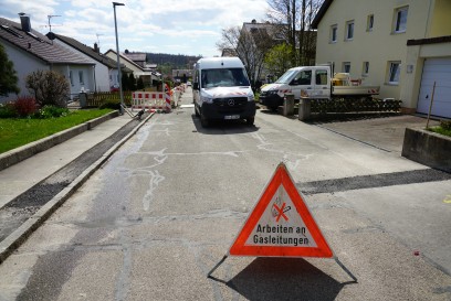 Schlierbach: Gasleitung bei Bauarbeiten beschaedigt - Evakuierung