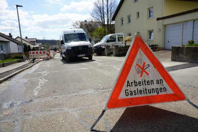 Schlierbach: Gasleitung bei Bauarbeiten beschaedigt - Evakuierung