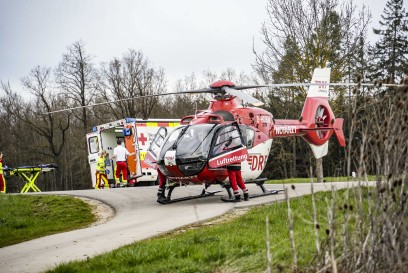 Rottenburg-Baisingen: PKW kommt auf die Gegenfahrbahn und kracht in LKW - Rettungshubschrauber im Einsatz