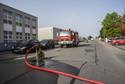 Renningen: Absaugsystem einer Firma brennt - langwieriger Feuerwehreinsatz
