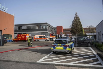 Renningen: Absaugsystem einer Firma brennt - langwieriger Feuerwehreinsatz