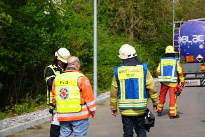 Goeppingen: LKW verliert Gefahrgut - Feuerwehr im Einsatz