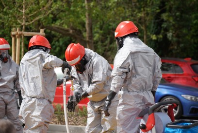 Goeppingen: LKW verliert Gefahrgut - Feuerwehr im Einsatz