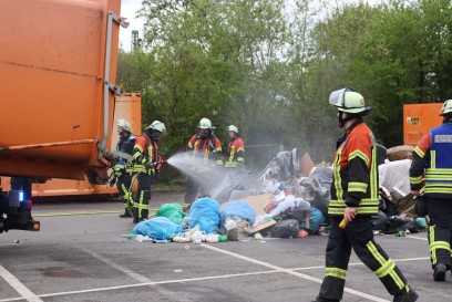 Herrenberg: Containerbrand auf dem Herrenberger Wertstoffhof 