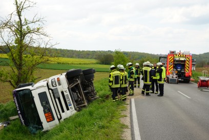 Kirchheim Teck: Tanklaster kippt von Fahrbahn