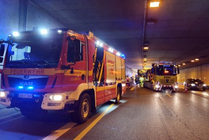Leonberg: Unfall im Engelbergtunnel mit 2 LKW und 1 Sprinter 