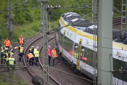 Plochingen: Zug muss auf freier Strecke evakuiert werden- Technischer Defekt