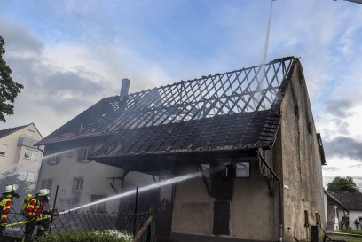 Rottenburg-Ergenzingen: Scheune und Wohngebaeude abgebrannt
