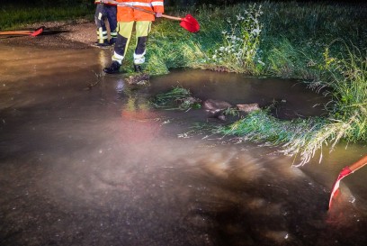 Kreis Esslingen: Starkregen sorgt fuer viele Feuerwehreinsaetze - Sandsackwaelle und Hochwasserschutzwaende werden aufgebaut