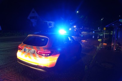 Ebersbach: B10 Strassen und Haeuser unter Wasser 