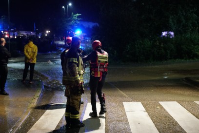 Ebersbach: B10 Strassen und Haeuser unter Wasser 