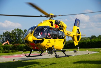 Ingolstadt: Rettungshubschrauber mit Winde bei Hochwasser im Einsatz
