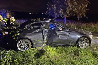 Schoenaich: BMW kommt von Fahrbahn ab