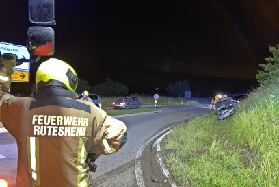 Rutesheim: Opel faehrt ueber Kreisverkehr - 23-Jaehriger war Alkoholisiert 