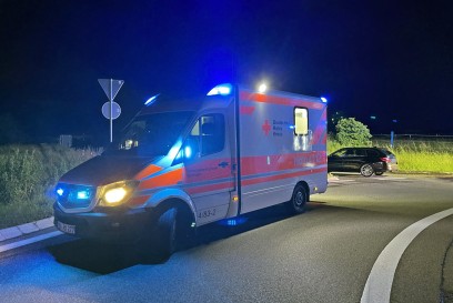 Rutesheim: Opel faehrt ueber Kreisverkehr - 23-Jaehriger war Alkoholisiert 