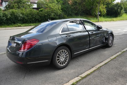 Sindelfingen: Heftiger Kreuzungschrash mit Verletzen