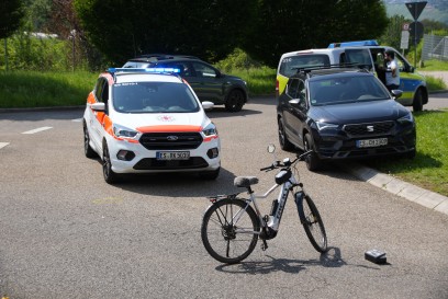 Baltmannsweiler-Hohengehren: Radfahrer bei Unfall schwer verletzt - Polizei sucht fluechtigen Unfallverursacher (Zeugenaufruf)