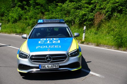 Waeldenbronn: Motorradfahrer kommt in Kurve in den Gegenverkehr: schwer verletzt 