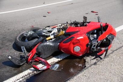 Waeldenbronn: Motorradfahrer kommt in Kurve in den Gegenverkehr: schwer verletzt 