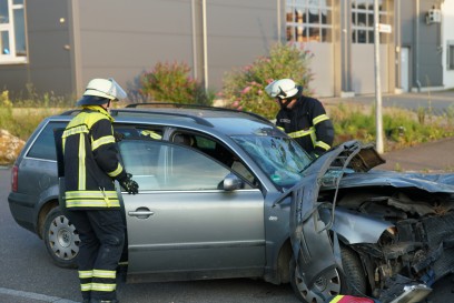 Zell unter Aichelberg: Feuerwehren ueben den Erstfall - technische Hilfeleistung im Fokus