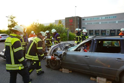 Zell unter Aichelberg: Feuerwehren ueben den Erstfall - technische Hilfeleistung im Fokus