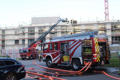 Ostfildern: Baustelle auf dem Klinikgebaeude in Brand