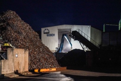 Dettingen u. Teck: Metallschrott in Brand geraten