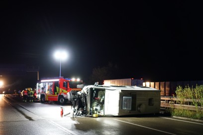 Kirchheim Teck Ost: Schwerer Verkehrsunfall mit Wohnmobil auf der A8