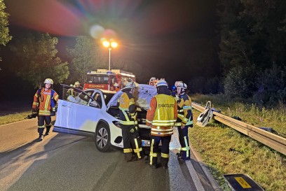 Gaertringen: K1075 Zeugenaufruf nach Unfall mit zwei schwerverletzten Personen