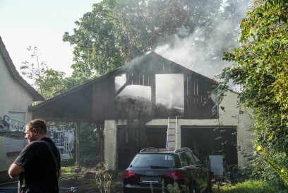 Gaeufelden-Oeschelbronn: Brand einer Scheune am fruehen Samstagmorgen