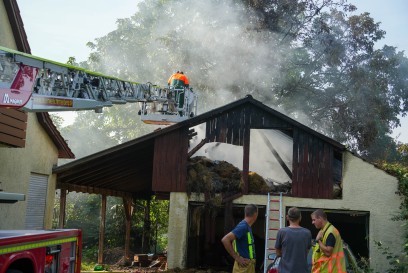 Gaeufelden-Oeschelbronn: Brand einer Scheune am fruehen Samstagmorgen