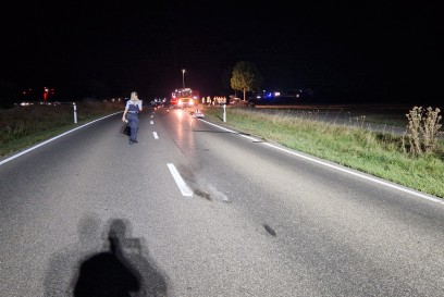 Moetzingen:BMW kracht nach Ueberholvorgang gegen einen Baum